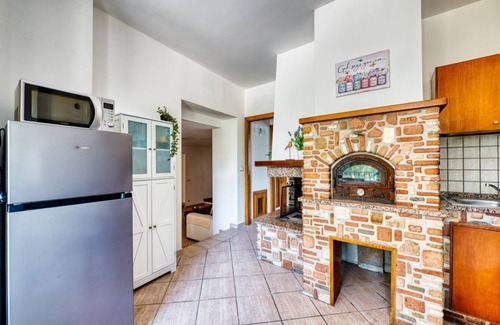 Assisi Apartment | Charming 100 sqm apartment, perfect for 6 people and ideal for families, spread over two levels and located on the mezzanine floor of a building without an elevator.The property is located in Castelnuovo, a town immersed in the green Umbrian countryside,