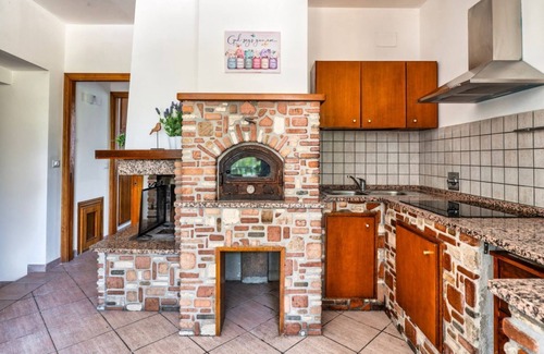 Assisi Apartment | Charming 100 sqm apartment, perfect for 6 people and ideal for families, spread over two levels and located on the mezzanine floor of a building without an elevator.The property is located in Castelnuovo, a town immersed in the green Umbrian countryside,