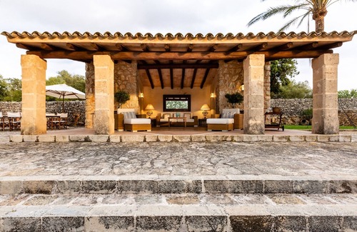 Porreres Villa | Charming 17th-century villa set in stunning, rolling countryside I Set In 150.