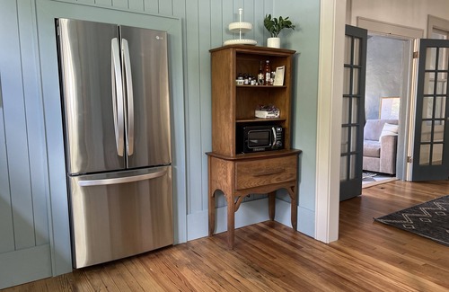 Sebring House | Charming 1920s Bungalow- stay where HGTV's Hometown Takeover stayed!