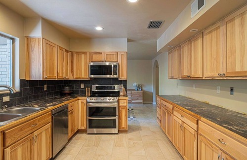 Twin Falls House | Charming 1970s 2-bedroom 2-bathroom pet friendly house in beautiful Twin Falls