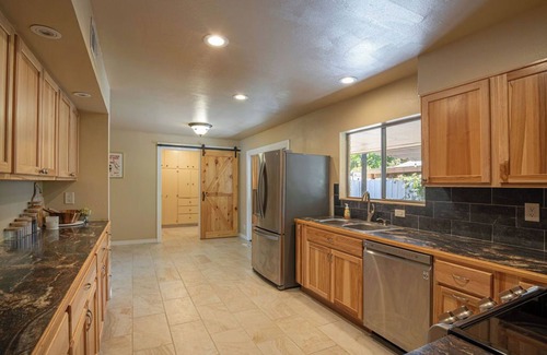Twin Falls House | Charming 1970s 2-bedroom 2-bathroom pet friendly house in beautiful Twin Falls