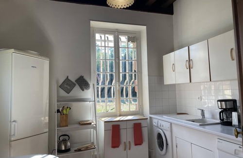 Trevol Cottage | Charming 19th Century Hunting Lodge: 4BR, Garden, Near Château, WiFi, Pet-Friendly