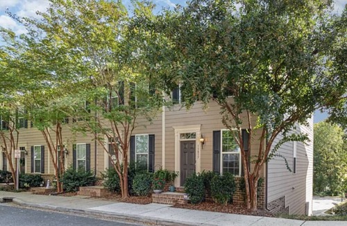 Huntersville House | Charming 1BR/1BA Retreat in the Heart of Huntersville – Walk to Downtown!
