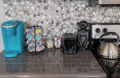 Albany Apartment | Charming 1BR Albany retreat w/parking & full kitchen, near MVP Arena, Washington Park & dining