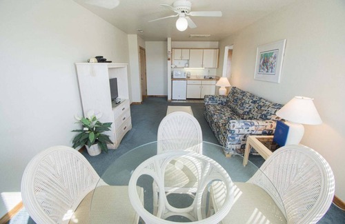 Duck Condo | Charming 1BR Condo w/Pool & Beach Access