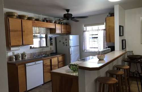St. Augustine Beach Cottage | CHARMING 2/2 COTTAGE JUST A SHORT WALK TO THE BEACH/PET FRIENDLY/WIFI
