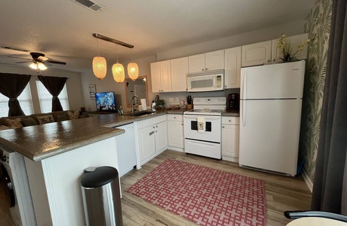 Fort Walton Beach Condo | Charming 2-bedroom condo in brilliant Fort Walton Beach with AC