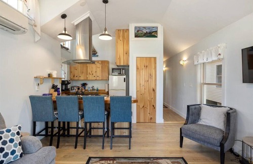 Old Orchard Beach Cottage | Charming 2-Bedroom Cottage in Peaceful Old Orchard Beach with WiFi, AC