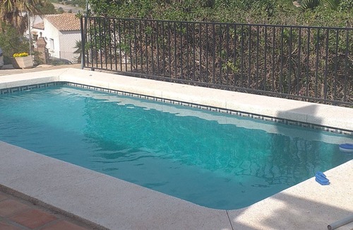 Vinuela House | Charming 2 bed 2 Bath House, Private Pool, Close to Lake, Shops & Restaurants
