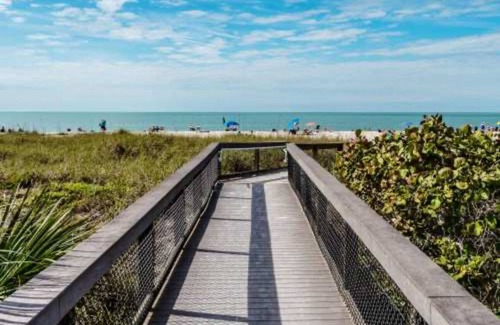 South Venice House | Charming 2-bed 2-bath house with NEW POOL and WiFi, AC in beautiful Venice FL