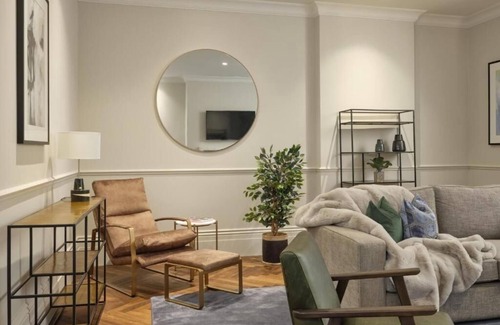 City of Westminster Apartment | Charming 2-Bed Apartment w/Weekly Housekeeping & Fully Equipped Kitchen