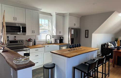 Hingham Apartment | Charming 2-bed apartment with AC, WiFi in tranquil Cohasset, close to beaches