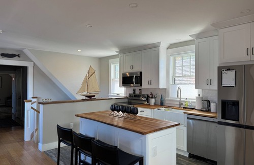 Hingham Apartment | Charming 2-bed apartment with AC, WiFi in tranquil Cohasset, close to beaches