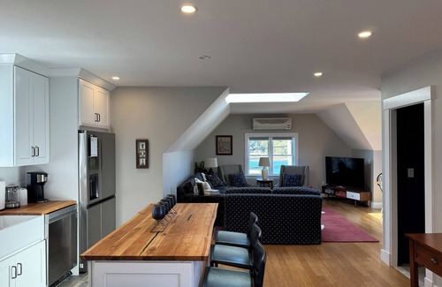 Hingham Apartment | Charming 2-bed apartment with AC, WiFi in tranquil Cohasset, close to beaches