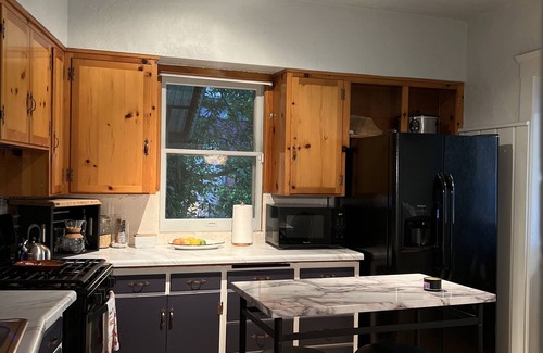 Ogden House | Charming 2 bed Bungalow in Historic neighborhood!
