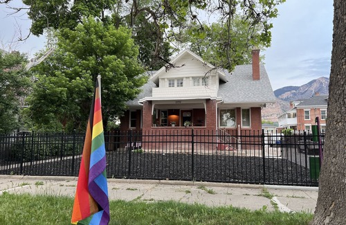 Ogden House | Charming 2 bed Bungalow in Historic neighborhood!