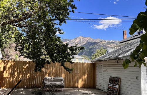 Ogden House | Charming 2 bed Bungalow in Historic neighborhood!