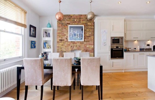 Addison Apartment | Charming 2-Bed in Shepherds Bush