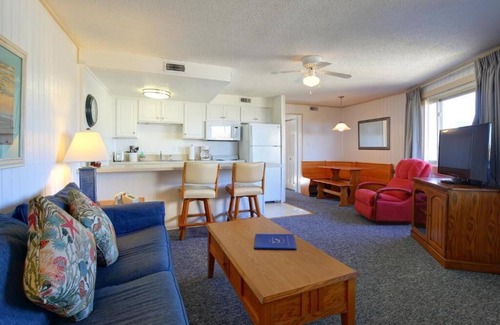 Colington Resort | Charming 2-bedroom resort across the street from the ocean in Kill Devil Hills.
