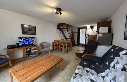 Saint-Cyprien Plage Villa | Charming 2-Bedroom Villa with Pool, BBQ, Parking - 500m from Beach, Pet-Friendly