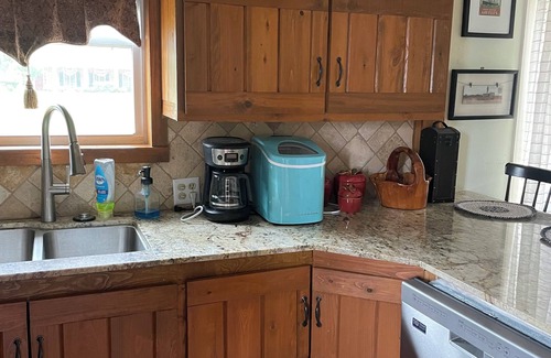 Breaux Bridge Condo | Charming 2-bedroom condo in amazing Breaux Bridge with WiFi, AC