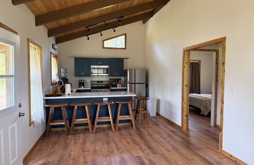 Fern Acres House | Charming 2-bedroom house near Volcanoes National Park with WiFi.