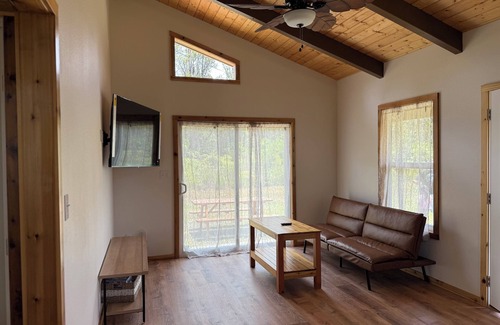 Fern Acres House | Charming 2-bedroom house near Volcanoes National Park with WiFi.