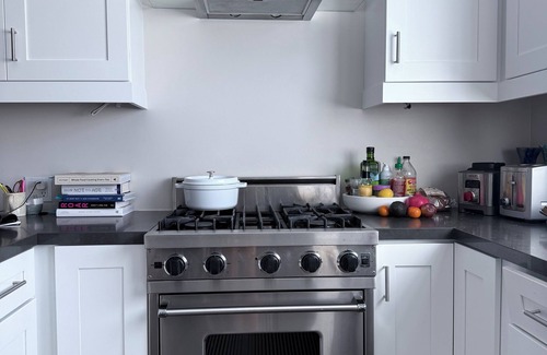 Oak Park Cottage | Charming 2-bedroom cottage with Hot Tub; walk and bike everywhere!