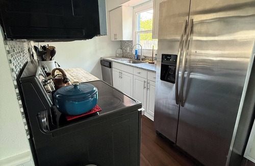 St. Petersburg - Clearwater House | Charming 2-bedroom house in peaceful St. Petersburg with AC, Bonus Room