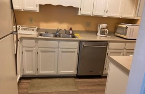 Winston - Salem Apartment | Charming 2-bedroom apartment in Winston-Salem with WiFi and AC