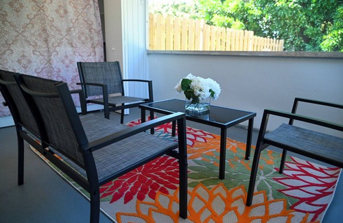Hollywood House | Charming 2-bedroom 1bath house in Hollywood with AC, WiFi 2TV'S, patio and yard