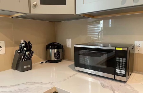 North Central House | Charming 2-bedroom/3 bathrooms unit in Pasadena with central AC