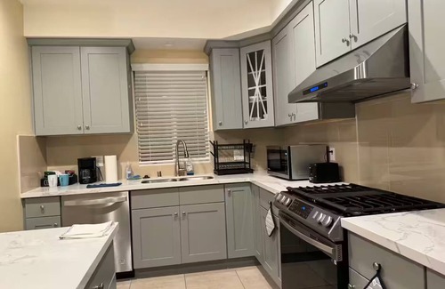 North Central House | Charming 2-bedroom/3 bathrooms unit in Pasadena with central AC