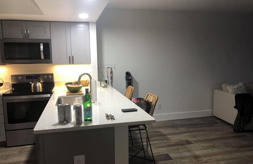 Biggar Apartment | Charming 2-bedroom apartment in fabulous Fort Myers with WiFi, AC