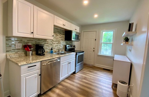 Charlotte Apartment | Charming 2-bedroom Apartment near NoDa, Plaza Midwood, Uptown, and more