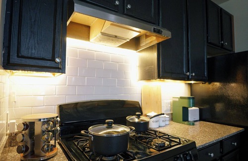 Elizabeth Apartment | Charming 2-bedroom apartment in superb Elizabeth with AC