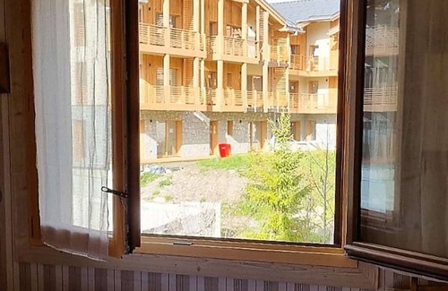Les Gets Apartment | Charming 2-Bedroom Apartment for 4, Close to Shops and Slopes - East-Facing Balcony