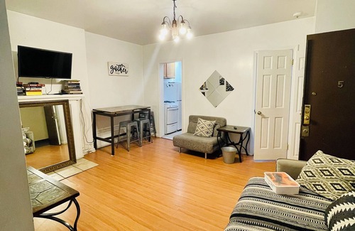 Midtown Apartment | Charming 2-bedroom apartment in delightful New York with WiFi, AC