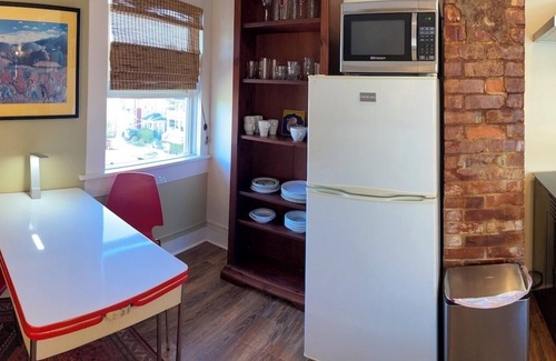 Nob Hill Apartment | Charming 2-bedroom apartment in vibrant NW Portland