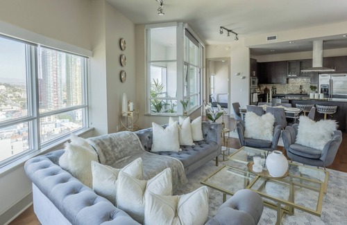 East Village Apartment | Charming 2-bedroom apartment with fitness room and Pool in downtown San Diego