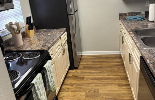 Lockhart Apartment | Charming 2-bedroom apartment with AC, lake view in welcoming Orlando