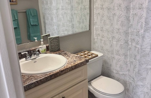 Lockhart Apartment | Charming 2-bedroom apartment with AC, lake view in welcoming Orlando