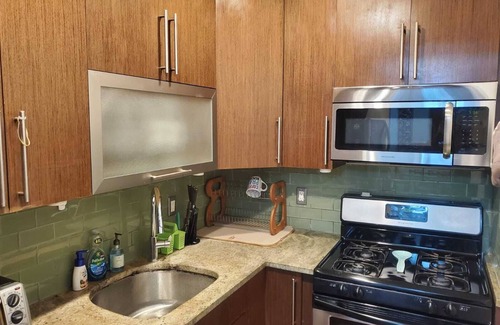 Queens Apartment | Charming 2-bedroom apartment with AC, WiFi everything you'll need in Astoria