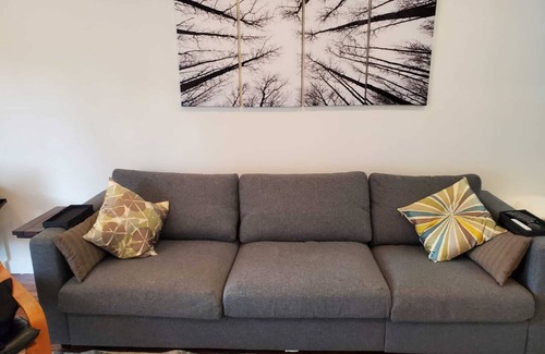 Queens Apartment | Charming 2-bedroom apartment with AC, WiFi everything you'll need in Astoria