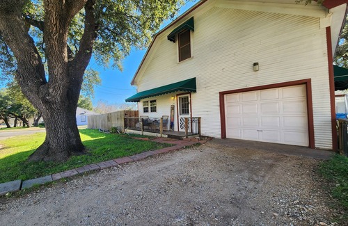 Belton House | Charming 2-bedroom barn in fabulous Belton with AC, WiFi