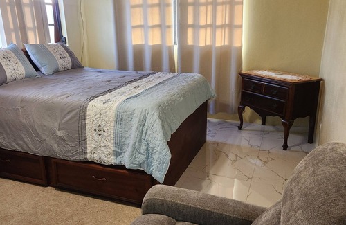Downtown Nassau Bed & Breakfast | Charming 2-bedroom bed & breakfast in brilliant Nassau with AC, WiFi