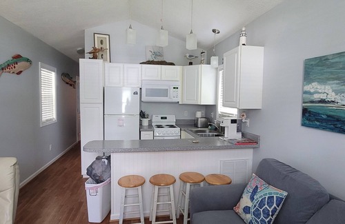 Holly Ridge House | Charming 2-bedroom bungalow with AC, WIFI with the intercoastal waterway access