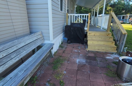 Holly Ridge House | Charming 2-bedroom bungalow with AC, WIFI with the intercoastal waterway access