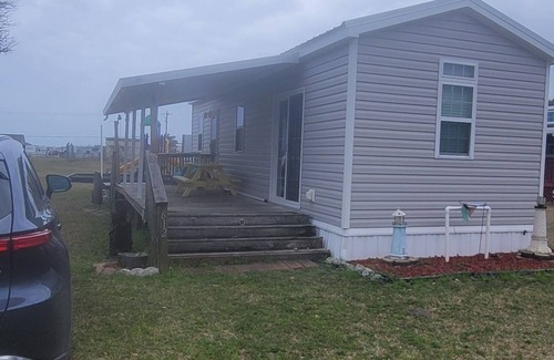 Holly Ridge House | Charming 2-bedroom bungalow with AC, WIFI with the intercoastal waterway access